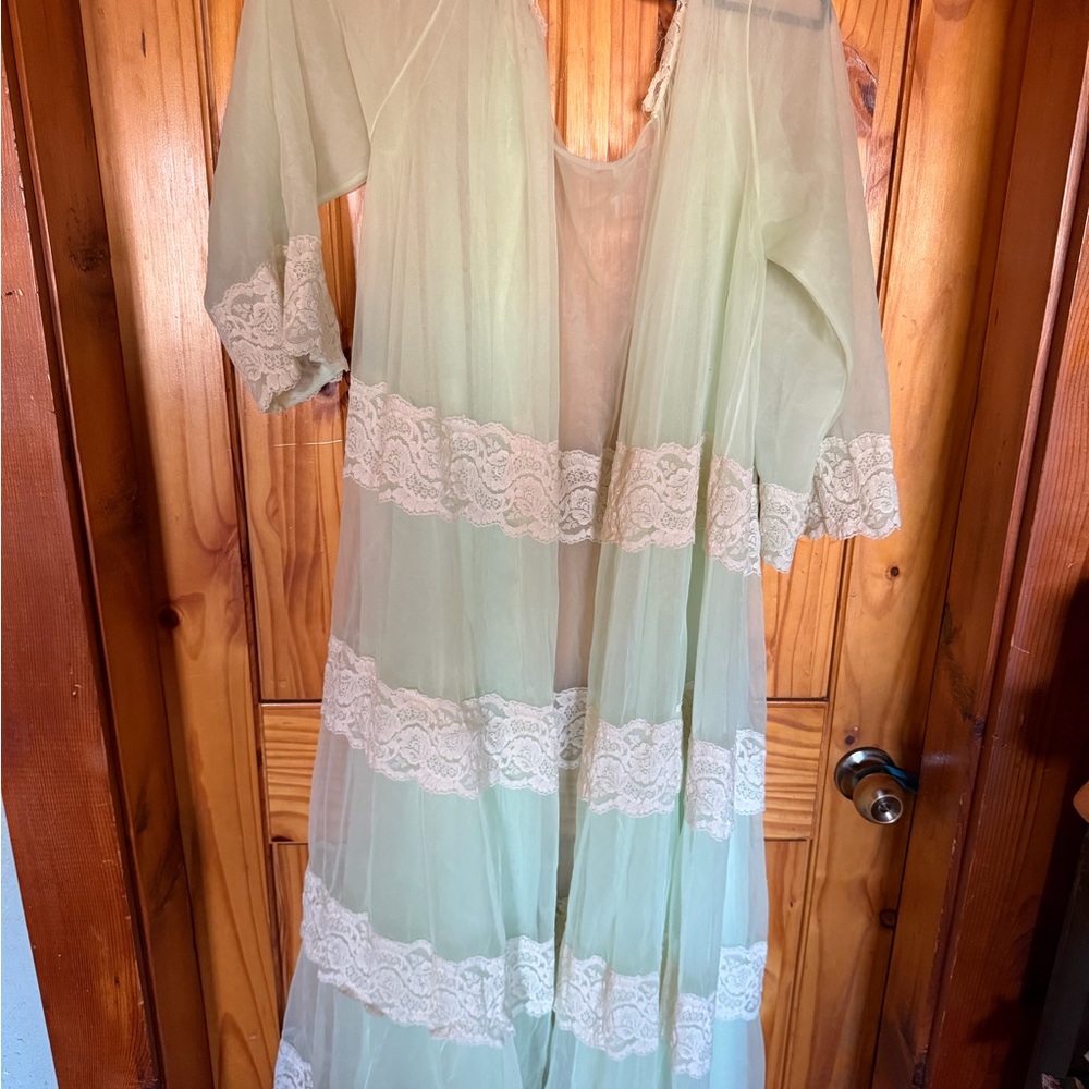 In Time California Green Frilly Robe - Picture 4 of 9